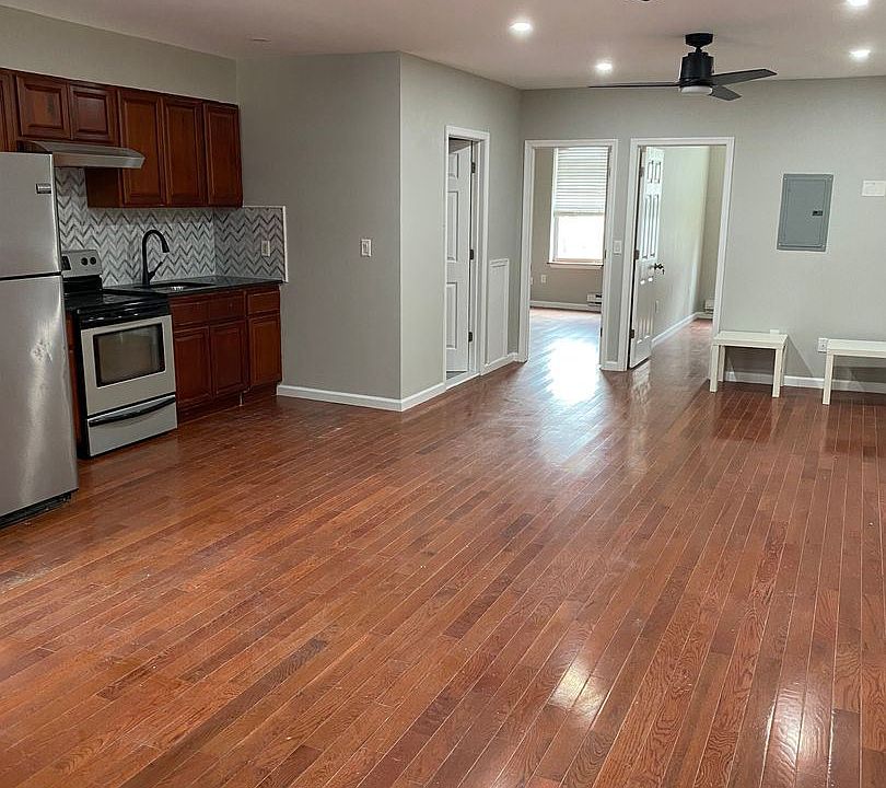 1st image of 427 W Girard Ave