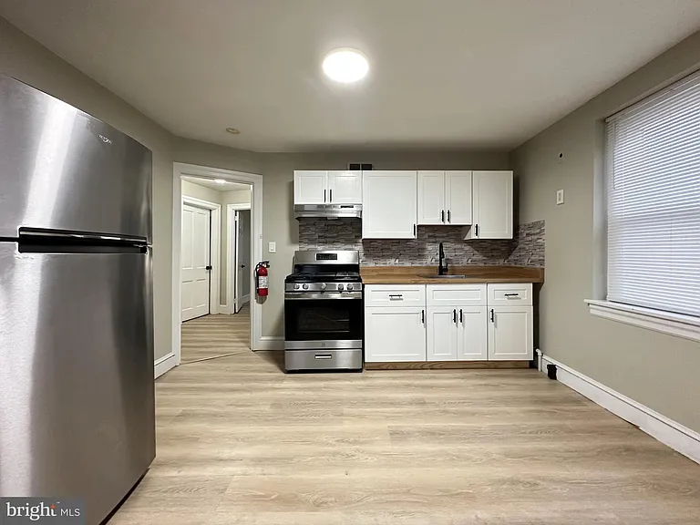 1109 W James St #2 — Photo 1