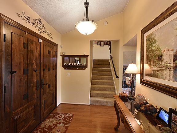 5th image of 10362 Mignonette St