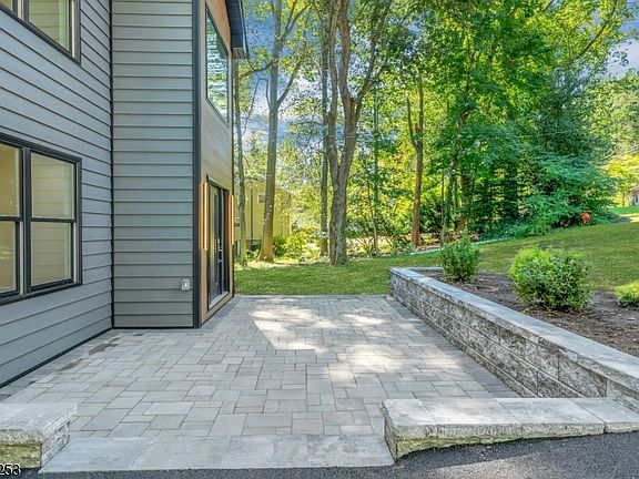 4th image of 39 Woodcrest Rd