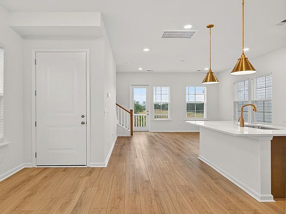 5th image of 4436 Oakwood Ave