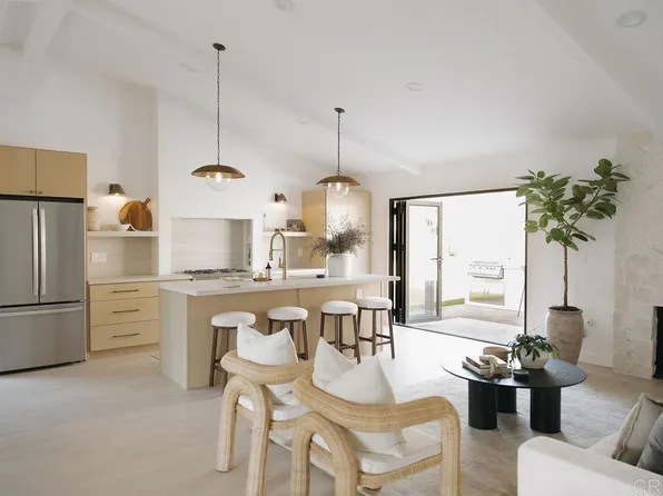 1916 Laurel Rd, Oceanside, CA 92054