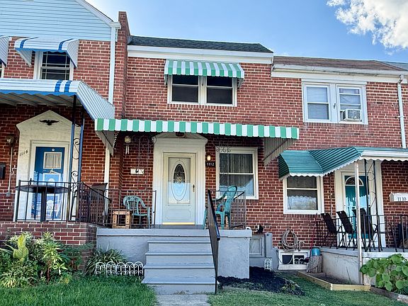 Beautiful 2BD/1.5BA with SPACIOUS Family Rm which could serve as 3RD BEDROOM!