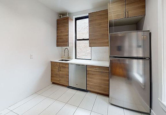 3rd image of 700 W 178th St APT 51