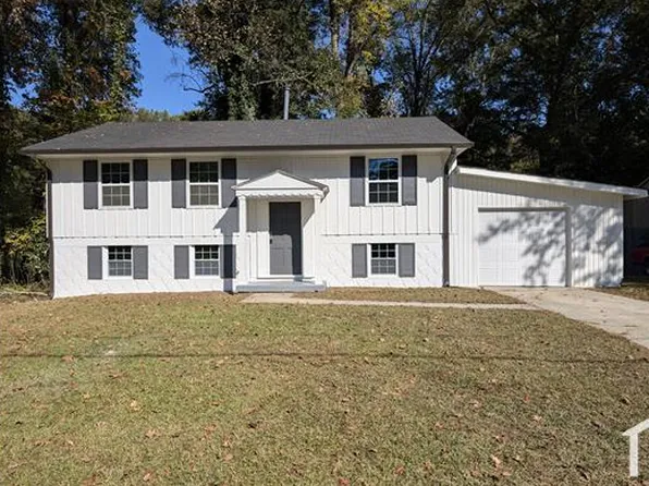 6162 Crestview Ln, Forest Park, GA 30297