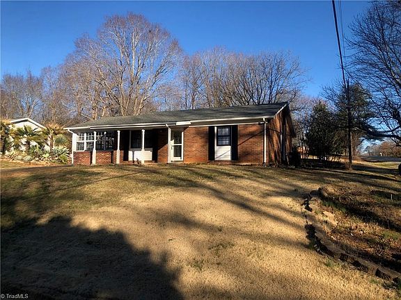 3rd image of 104 White Oak Dr