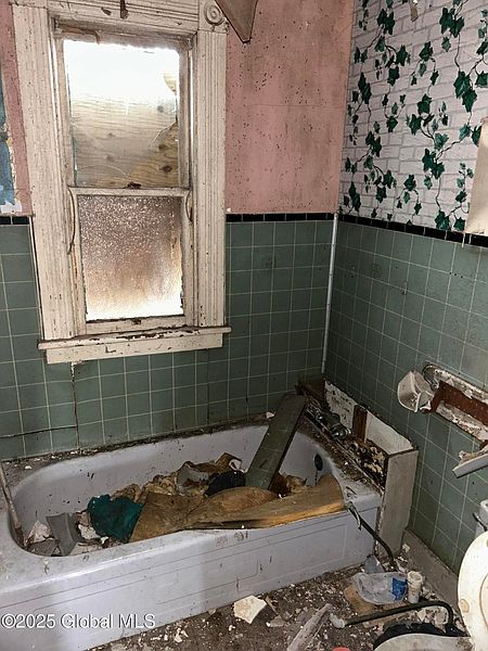 3rd image of 35 Swan Street
