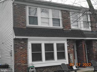 10 Fomalhaut Ct, Turnersville, NJ 08012