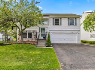 2390 McGee Ct, Westland, MI 48186