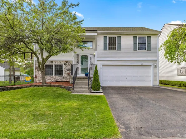 2390 McGee Ct, Westland, MI 48186
