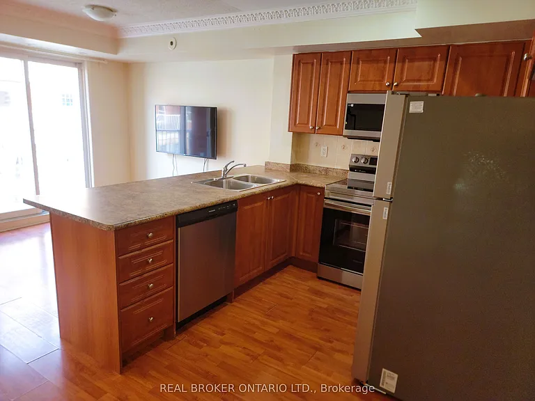 37 Four Winds Dr #26 — Photo 3