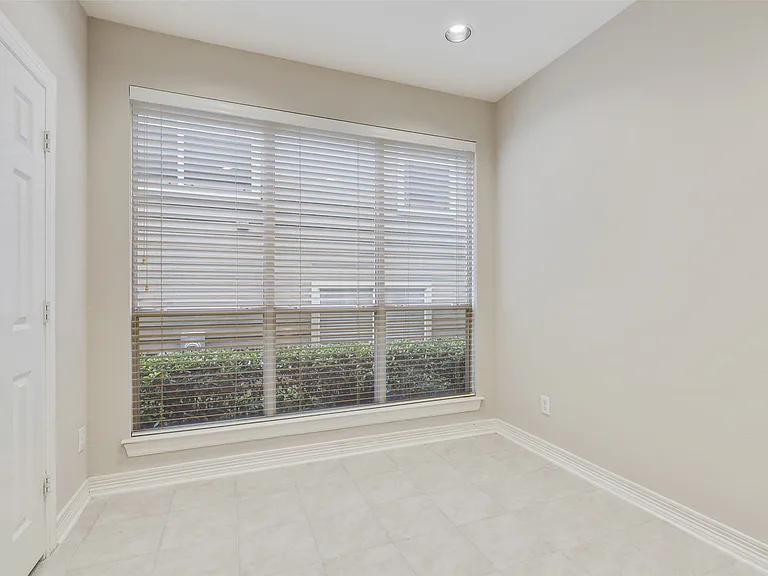 1007 W Bluff St — Photo 11