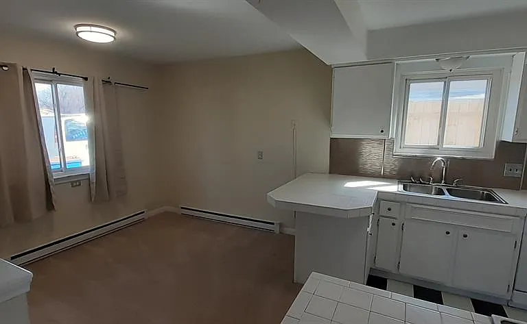 23911 Methuen Ave — Photo 6
