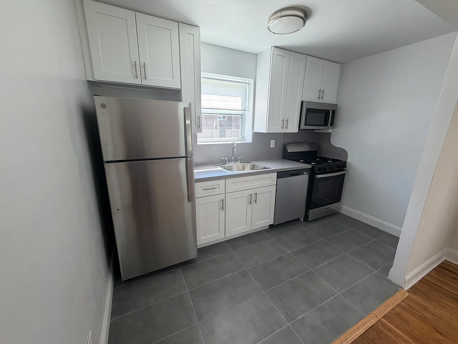 223rd Pl, Oakland Gardens — Photo 4