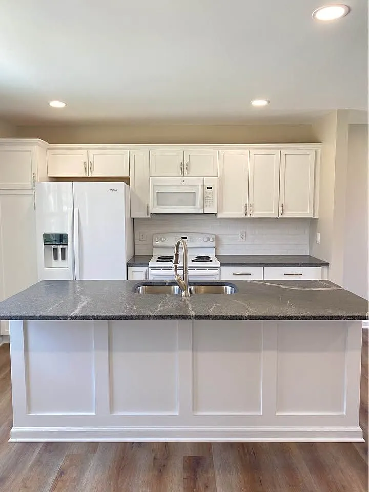 3 bed, 1.0 bath, 1050 sqft, $1,690 — Photo 4