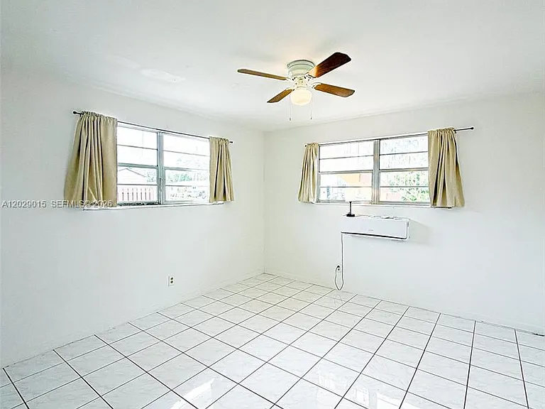 1401 Grant St #3 — Photo 8