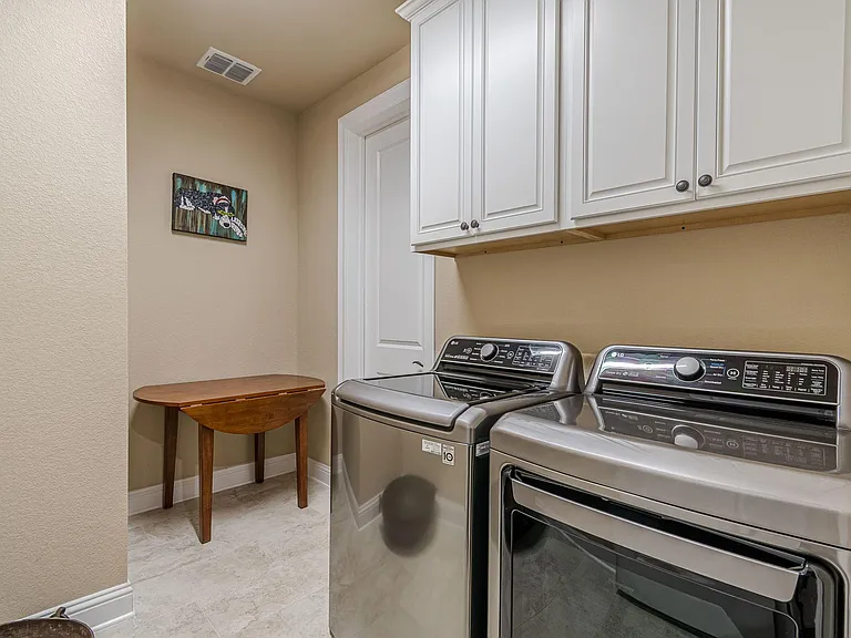 115 Laughing Pear Cv — Photo 32