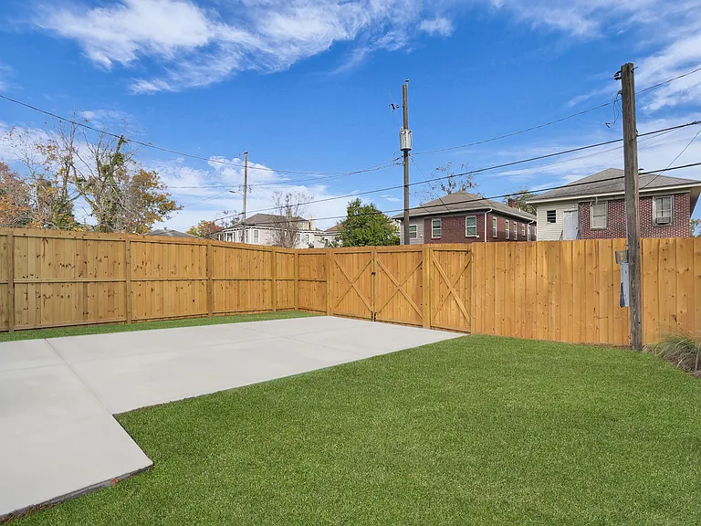 1230 E Anderson St — Photo 32