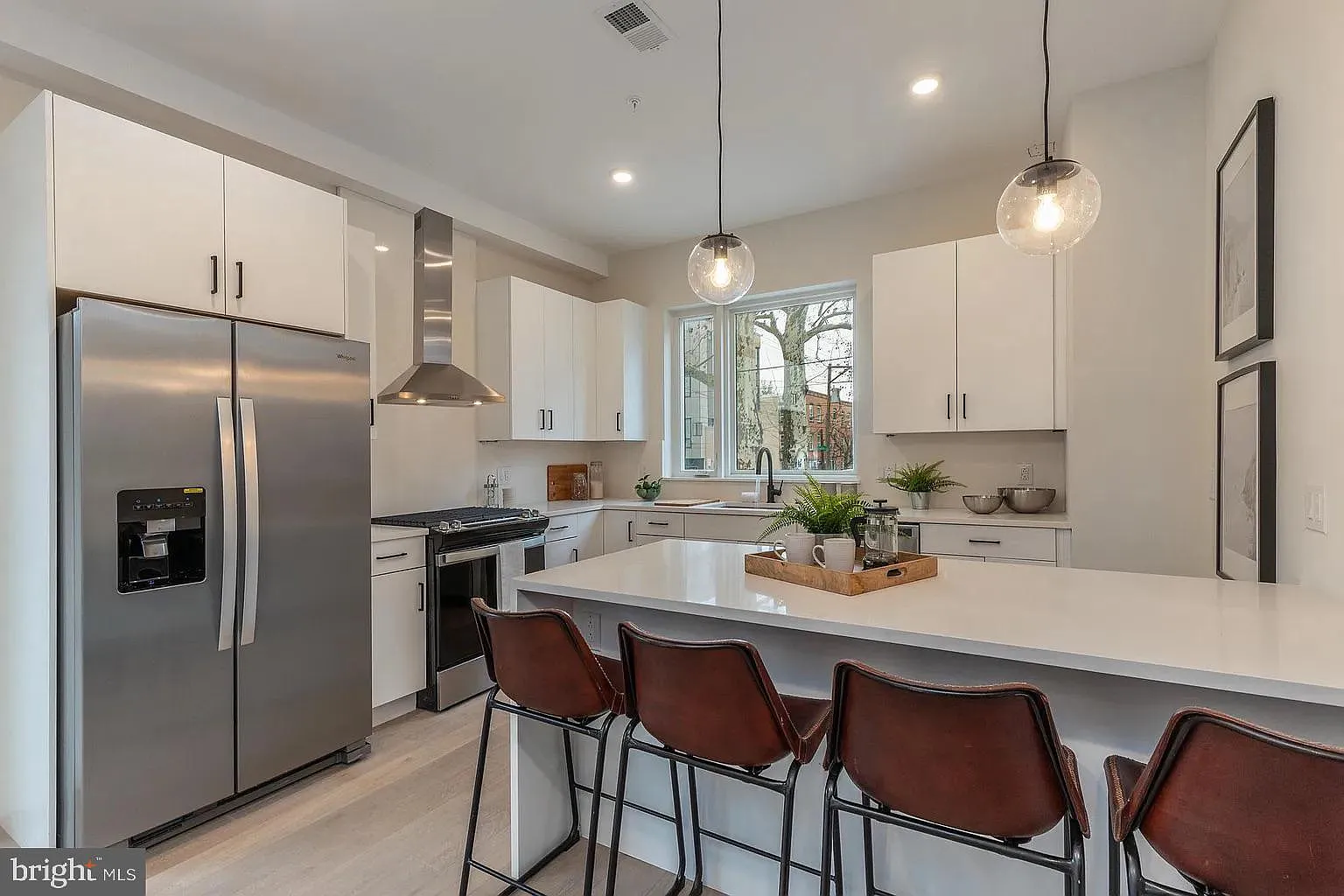 2 bed, 1400 sqft, $2,300 — Photo 1