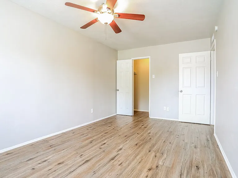 4141 Yellowleaf Dr — Photo 9