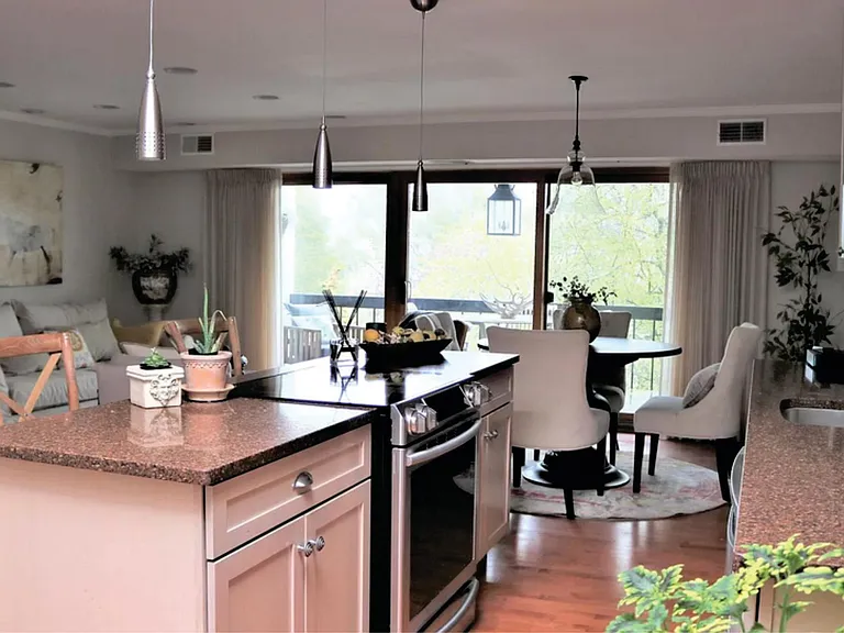 12 Dougherty Blvd #5 — Photo 3