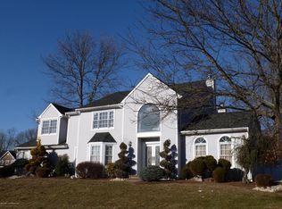 18 Rosen Dr, Englishtown, NJ 07726