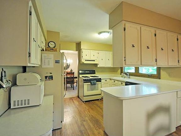 4th image of 21129 Westfarm Ct