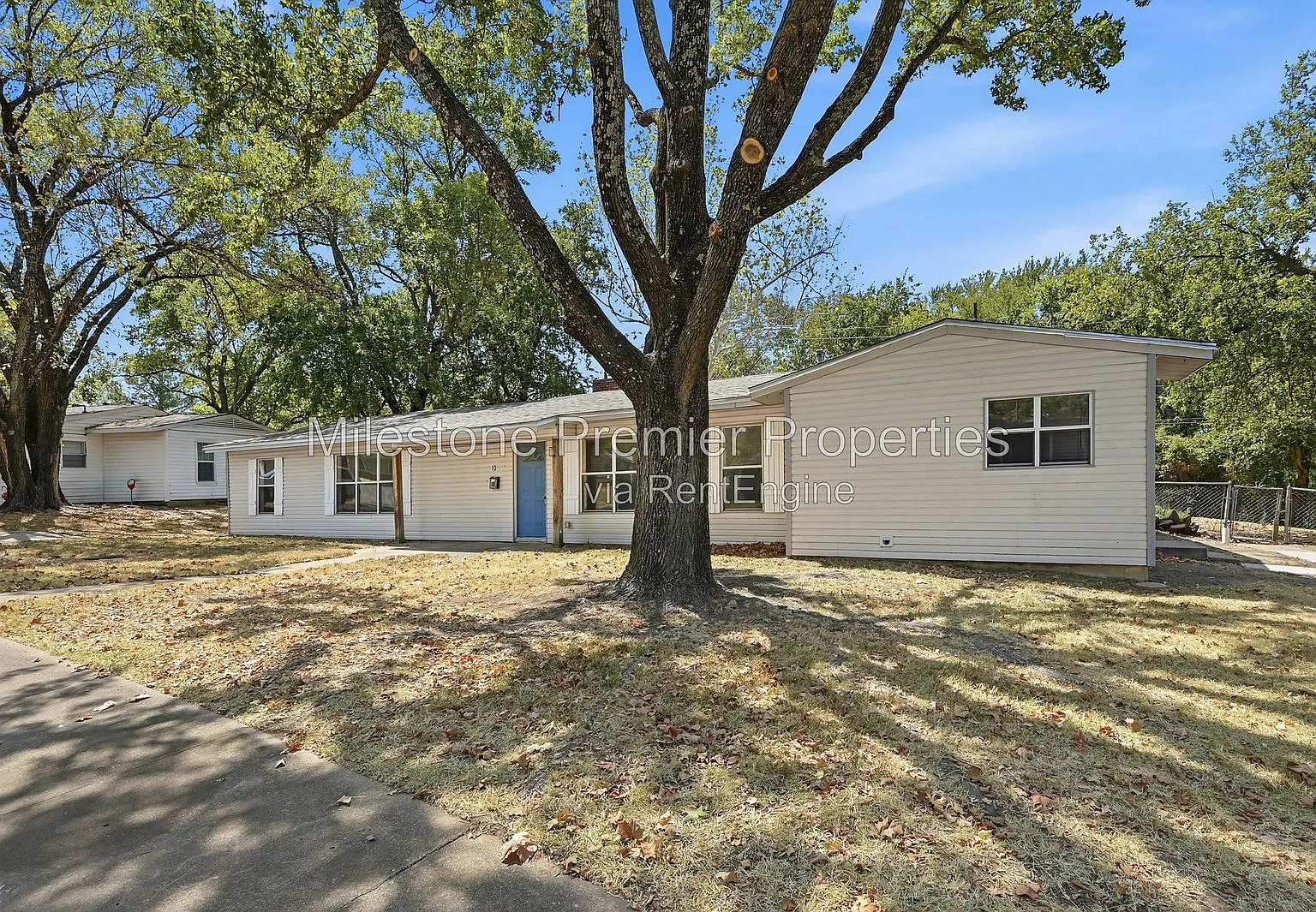 3 bed, 2.0 bath, 1957 sqft, $1,500 — Photo 2
