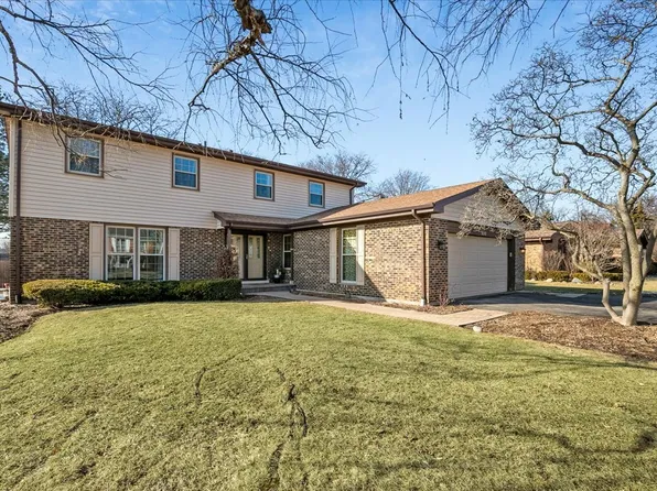 930 King Richards Ct, Deerfield, IL 60015