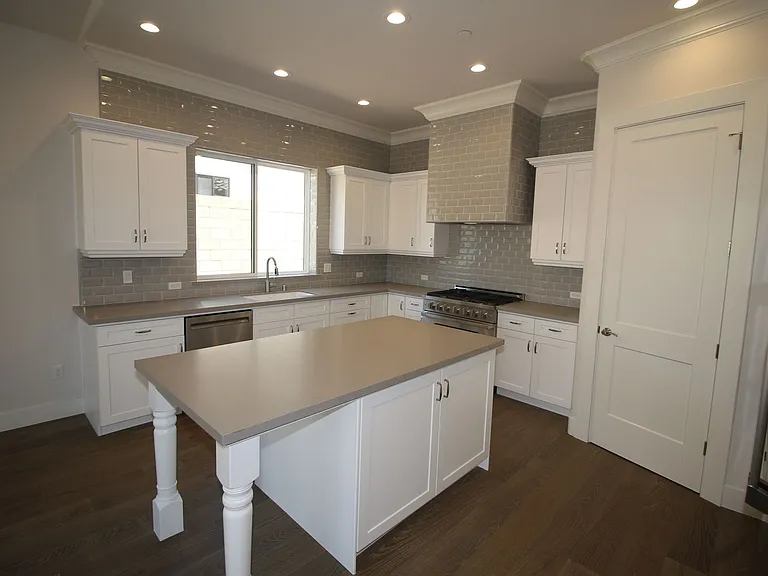 2104 Las Palmas — Photo 7