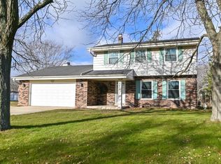 4475 S Regal Dr, New Berlin, WI 53151