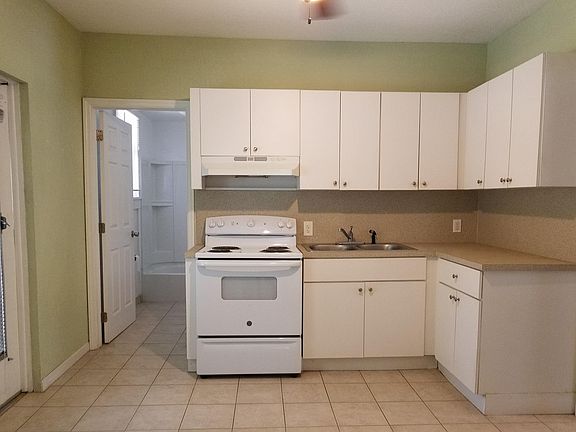 2nd image of 629 SW 4th Ave