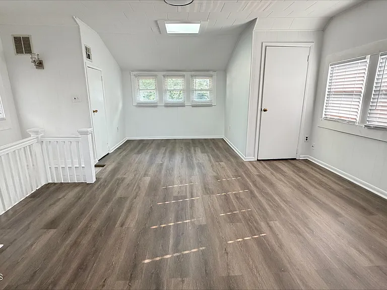 104 Burlington Ave — Photo 23