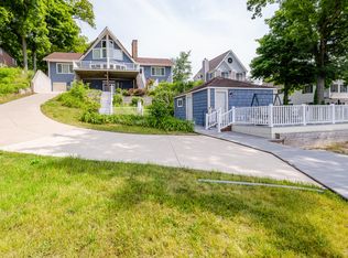 8352 Lake Ave, Watervliet, MI 49098
