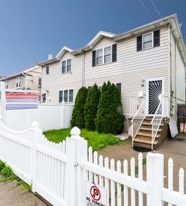 55 Barker St, Staten Island, NY, 10310