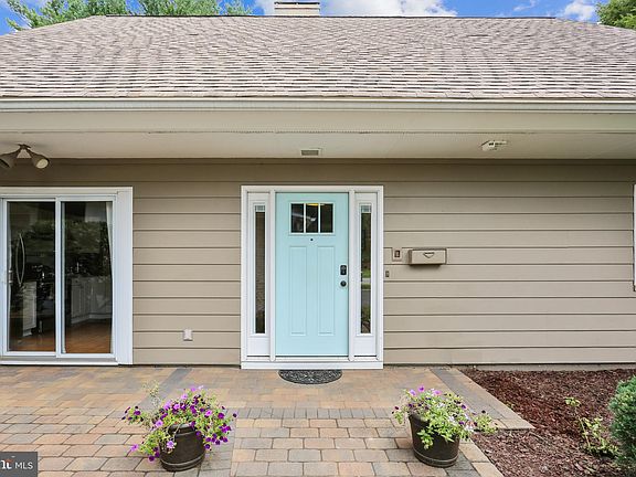 2nd image of 2987 Glenora Ln