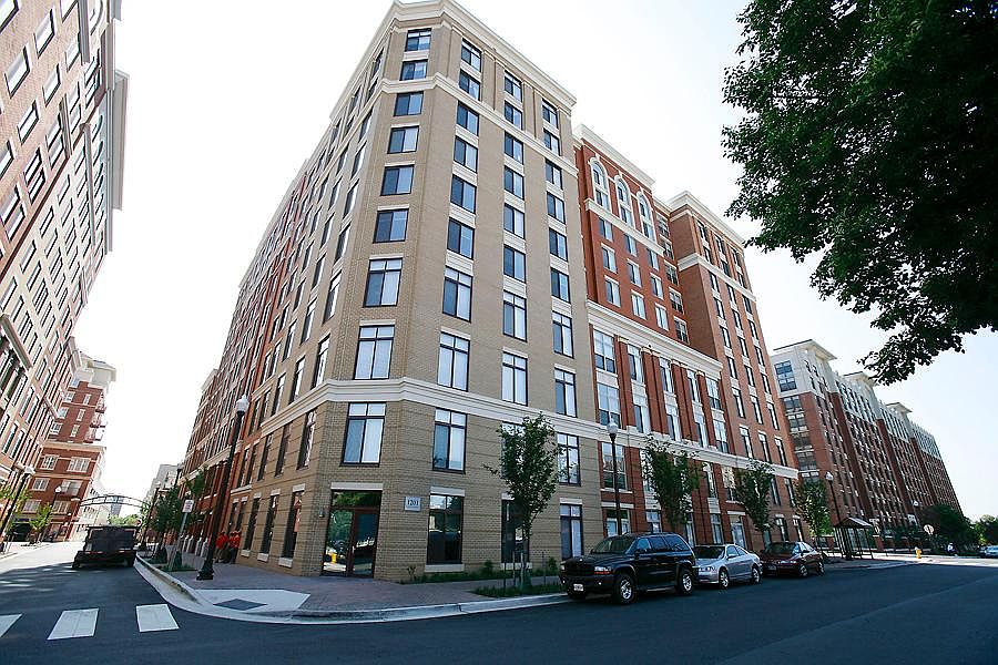 1st image of 1201 N Garfield St APT 418