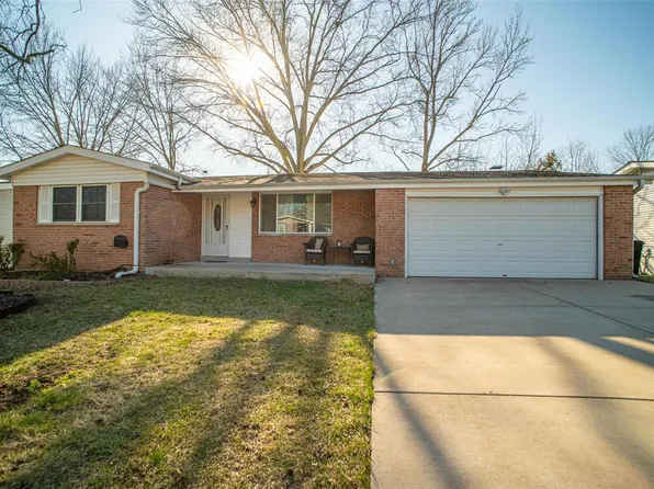 709 Wild Walnut Ln, Ballwin, MO 63021