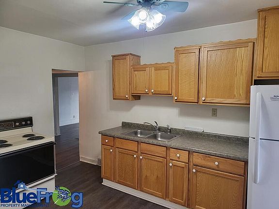 3rd image of 121 1/2 E 1st St