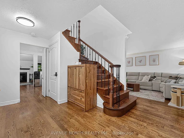 678 Thicket Way — Photo 3