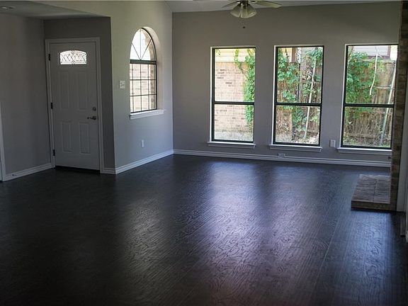 3rd image of 3809 Clover Hill Ln