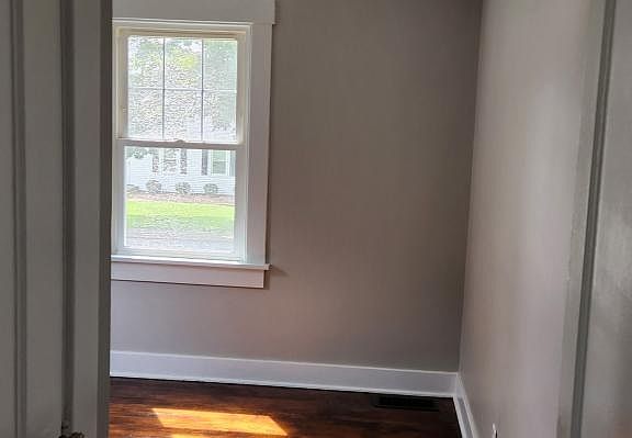 4th image of 1424 E Buena Vista Ave