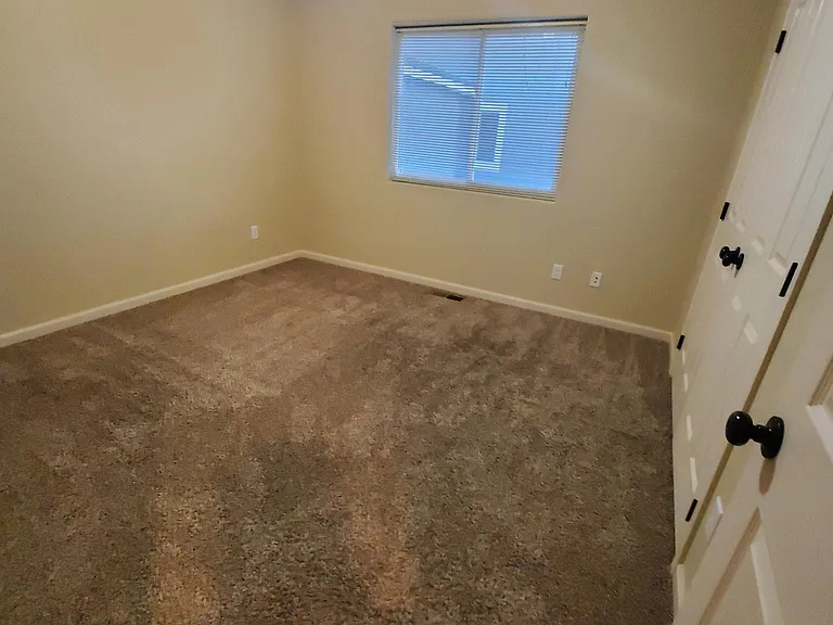2403 N Water St — Photo 10