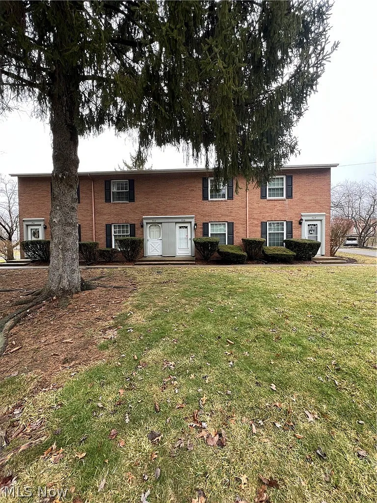 705 Lakeview Dr photo 1