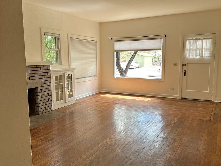 631 E Helen St — Photo 6