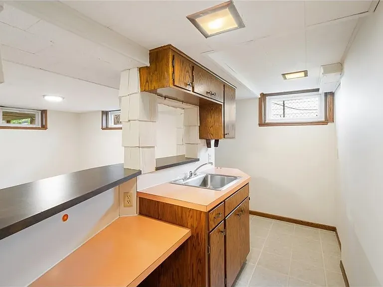977 Oakdale Ave — Photo 3