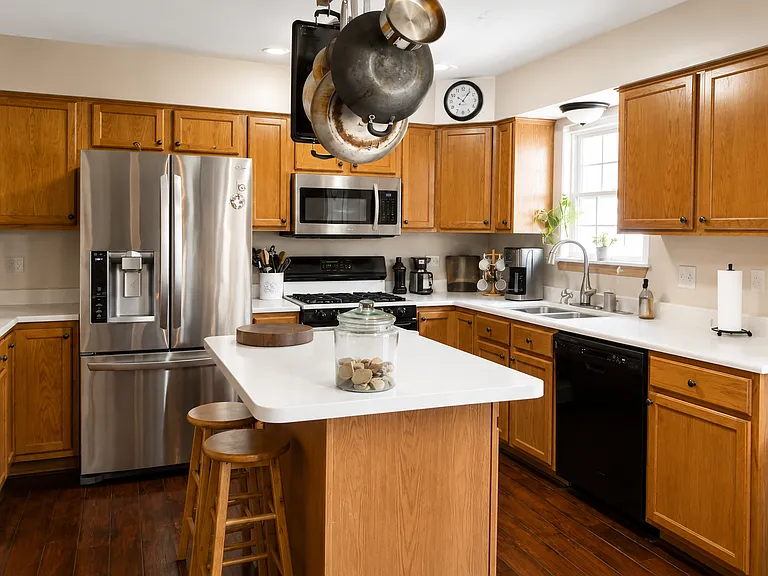 2217 Twin Lakes Ct — Photo 4