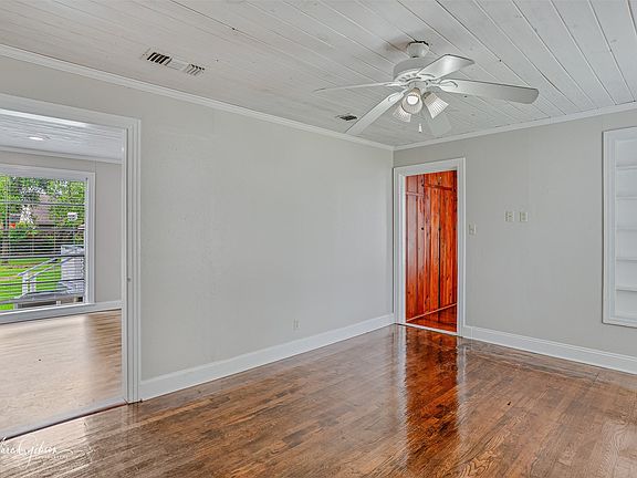 4th image of 2320 Broadway Dr