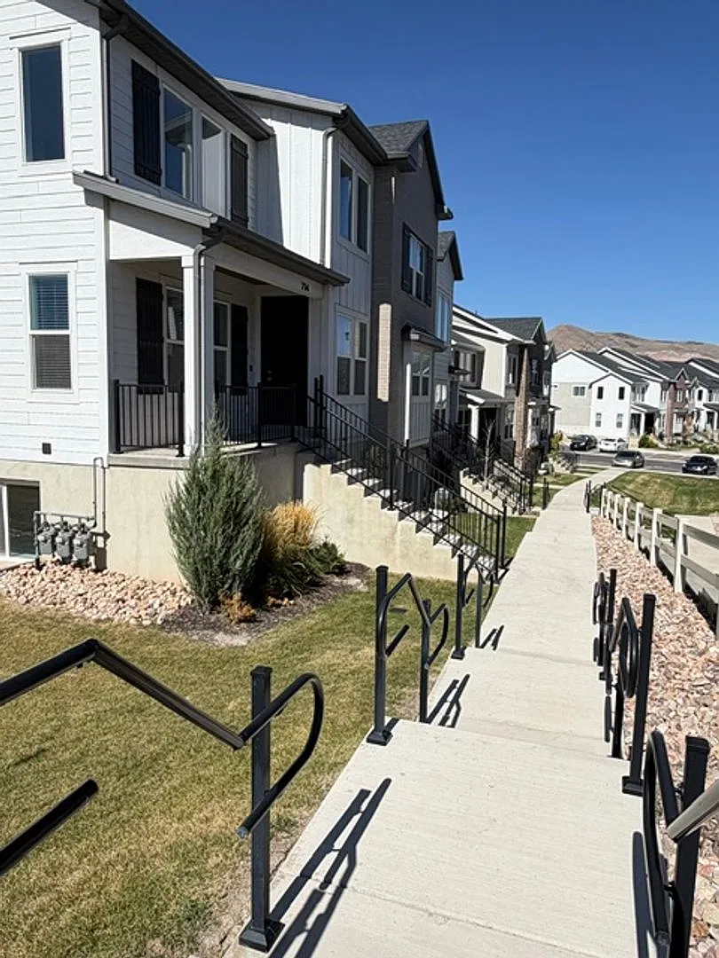 Available Now Beautifully Finished 4-Bedroom Townhome — Photo 2