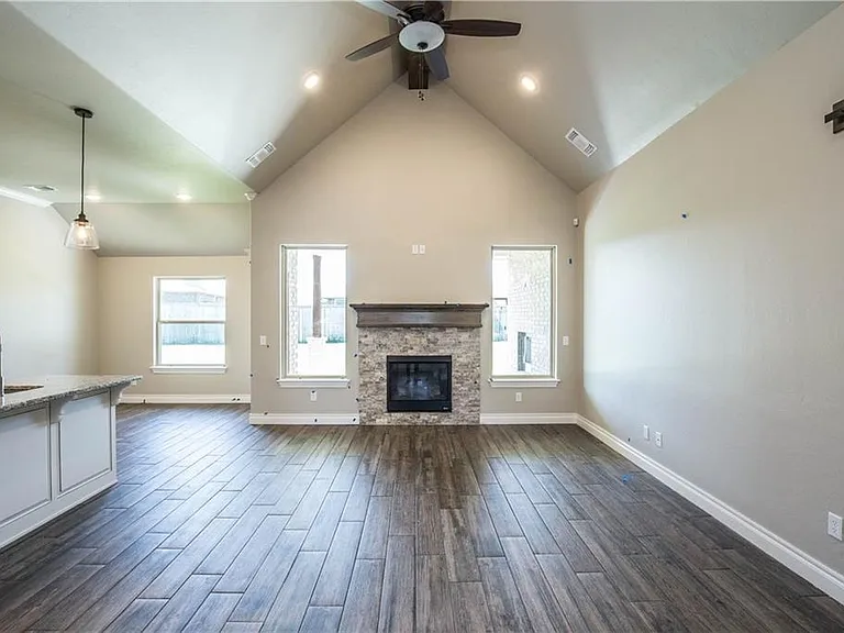 2609 Foxglove Ln — Photo 2